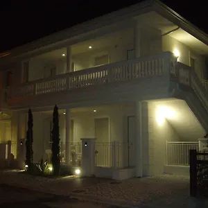 https://casa-via-meucci.riccione-hotels.org